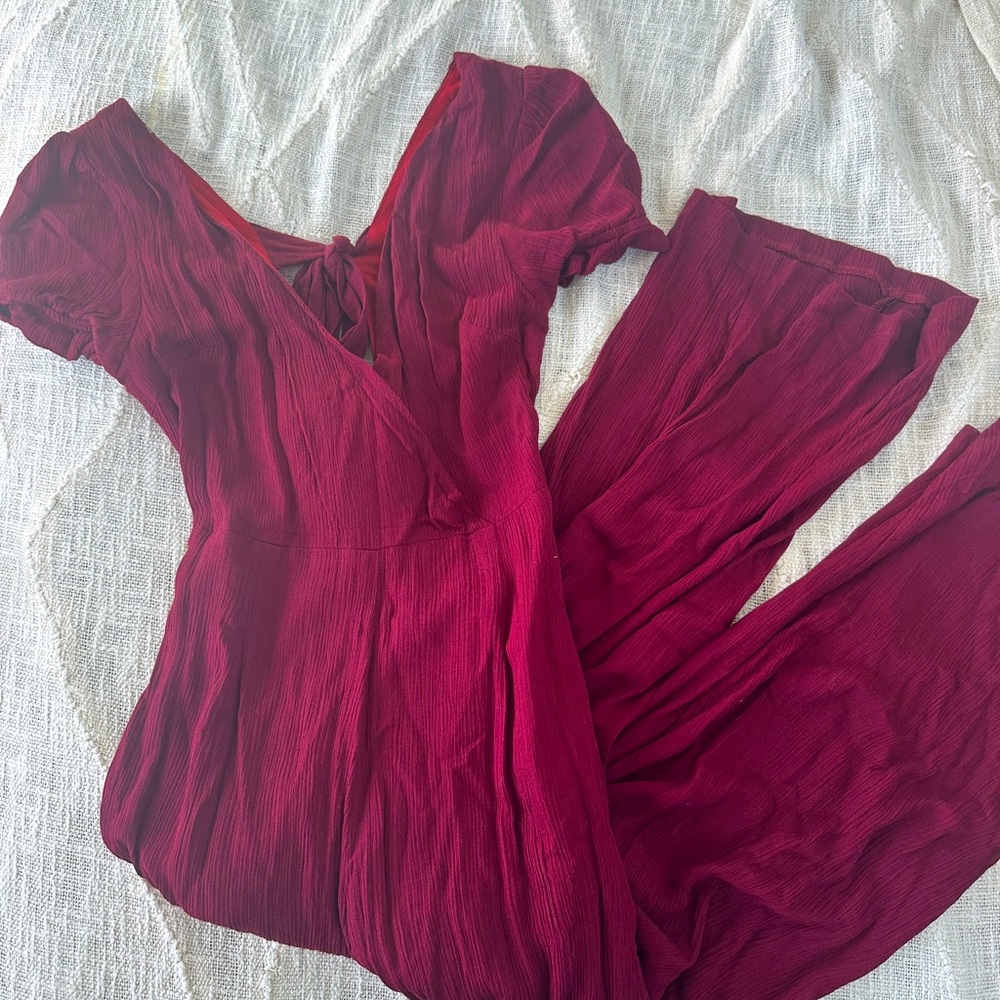 Maroon jumpsuit with v neck and tied back